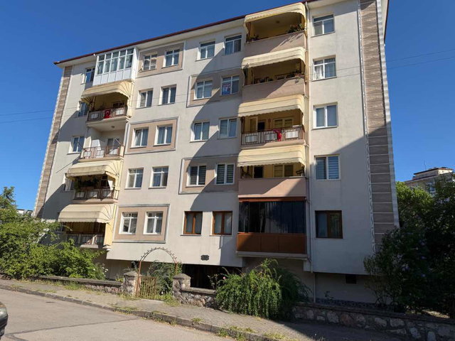 YENİKENT METAL İŞ SİTESİNDE SATILIK 3+1 İÇİ YENİLENMİŞ DAİRE