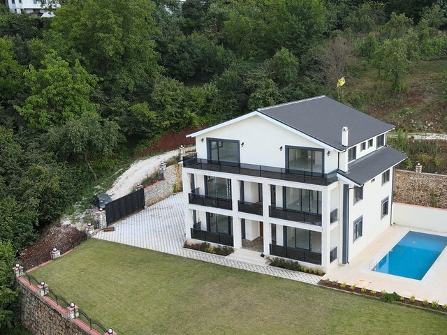 KOCAELI MAŞUKIYE'DE LÜKS 9+1 VILLA "EŞSIZ BIR YAŞAM DENEYIMI"