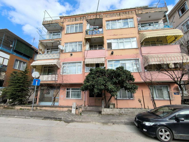 GÖLCÜK MERKEZDE 3+1 TEMİZ VE BAKIMLI ARA KAT DAİRE