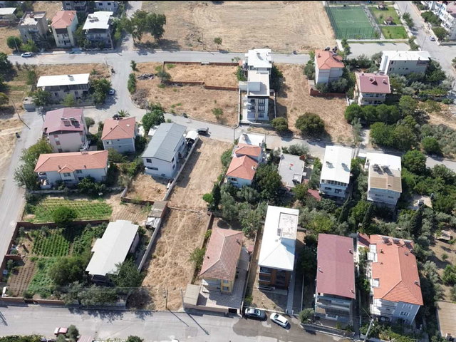 İZMİR ALİAĞA HELVACI'DA GENİŞ BAHÇELİ 4+2 MÜSTAKİL YAŞAM