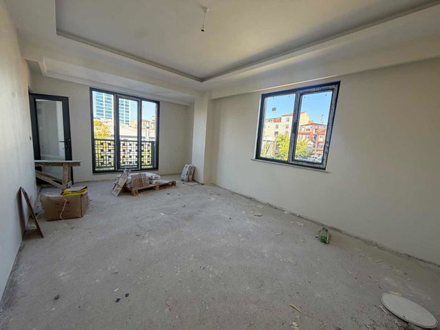YUKARI DUDULLU MAH YENI ÖN CEPHE BALKONLU AYRI MUTFAKLI 2+1 SATILIK DAİRE