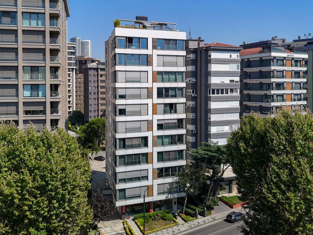 FENERBAHÇE'DE GENÇ BİNADA PANORAMİK DENİZ MANZARALI KİRALIK DAİRE