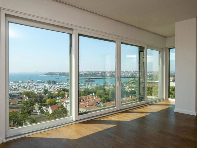 FENERBAHÇE'DE GENÇ BİNADA PANORAMİK DENİZ MANZARALI KİRALIK DAİRE