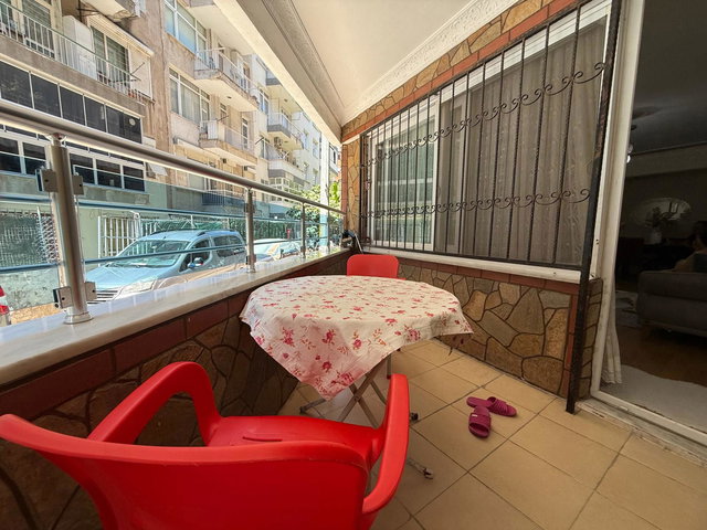 KARŞIYAKA ÇARŞIDA SATILIK BAHÇELİ GİRİŞ KATI 4+1 DAİRE