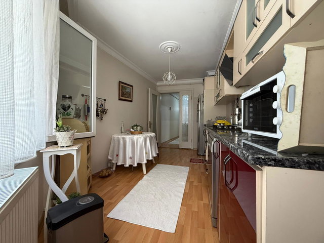 KARŞIYAKA ÇARŞIDA SATILIK BAHÇELİ GİRİŞ KATI 4+1 DAİRE