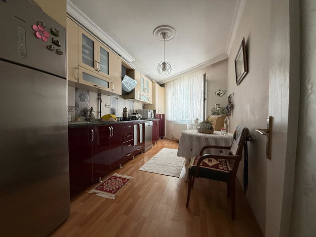 KARŞIYAKA ÇARŞIDA SATILIK BAHÇELİ GİRİŞ KATI 4+1 DAİRE