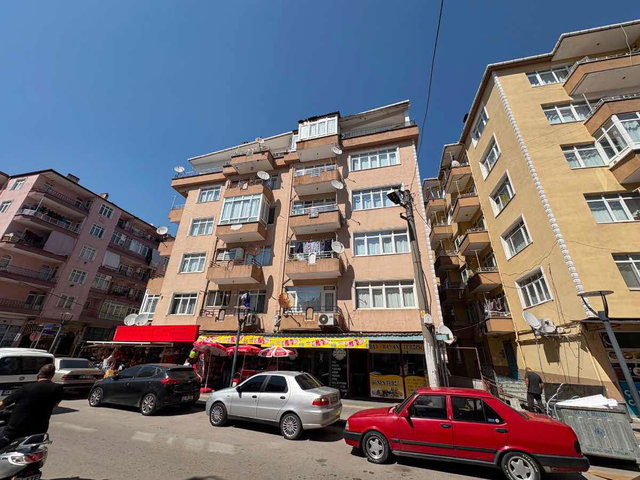 REMAX EXCLUSİVE | DUMLUPINAR MAHALLESİ'NDE 3+1 ARAKAT DAİRE