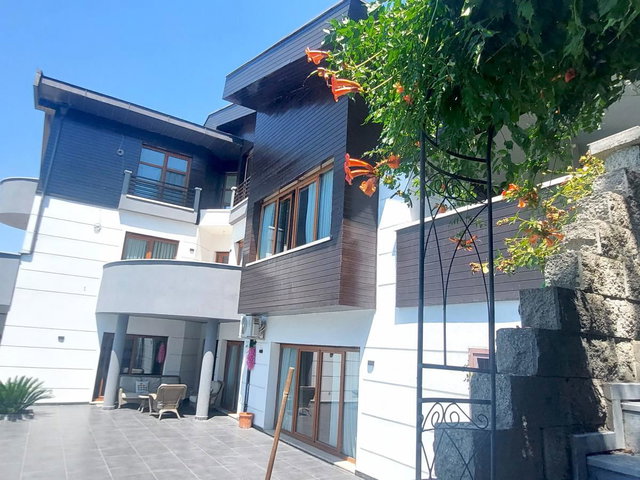 EKIN KONAKLARI | VILLA , A TIPI, 7+2, GÖL MANZARALI, ÖZEL HAVUZ