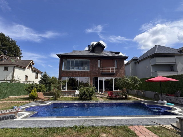 KANDIRA KARAAĞAC'DA 1696 M2 ARSALI 8+1 MÜSTAKIL HAVUZLU VILLA