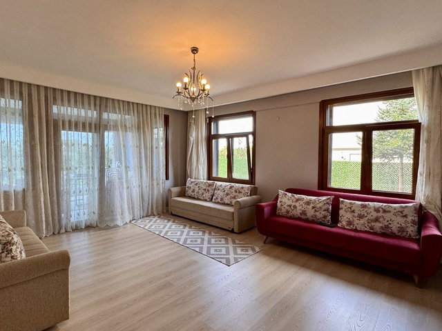KANDIRA KARAAĞAC'DA 1696 M2 ARSALI 8+1 MÜSTAKIL HAVUZLU VILLA
