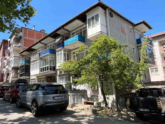 REMAXÇAKRA ÖMER ONAYCI'DAN GÖLCÜK MERKEZDE YATIRIMLIK 2+1 DAIRE
