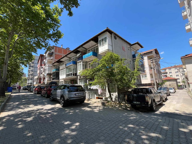 REMAXÇAKRA ÖMER ONAYCI'DAN GÖLCÜK MERKEZDE YATIRIMLIK 2+1 DAIRE