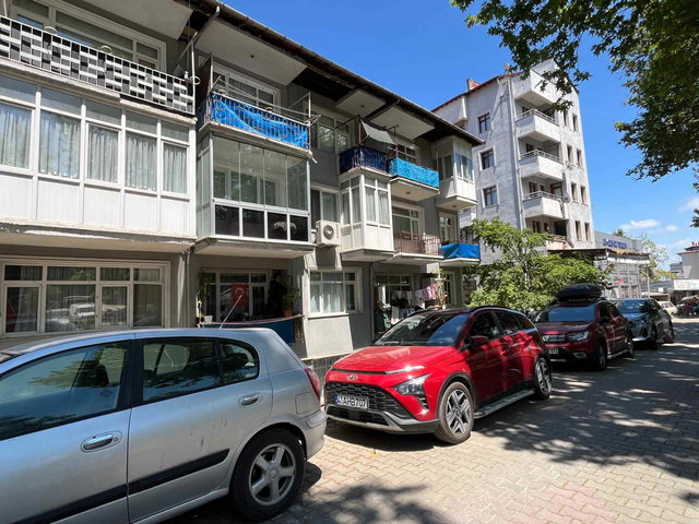 REMAXÇAKRA ÖMER ONAYCI'DAN GÖLCÜK MERKEZDE YATIRIMLIK 2+1 DAIRE