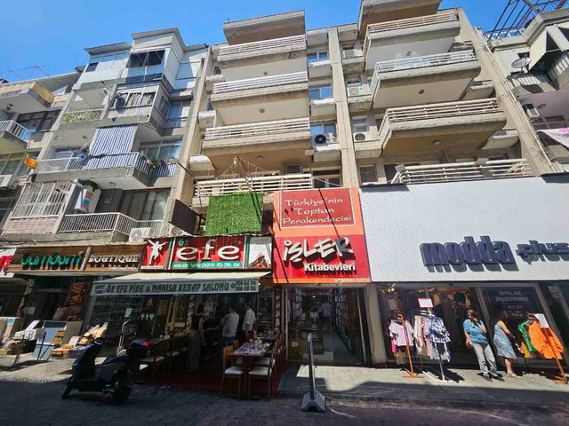 KARŞIYAKA DONANMACI’DA MERKEZİ KONUMDA, GENİŞ 3+1 BALKONLU DAIRE