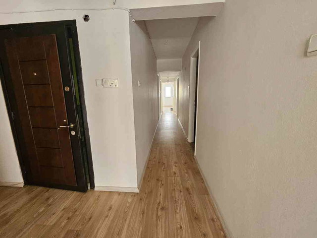 KARŞIYAKA DONANMACI’DA MERKEZİ KONUMDA, GENİŞ 3+1 BALKONLU DAIRE