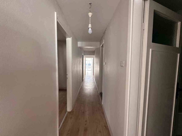 KARŞIYAKA DONANMACI’DA MERKEZİ KONUMDA, GENİŞ 3+1 BALKONLU DAIRE