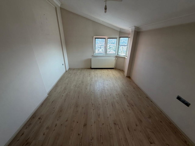 KUVAİ MİLLİYE MAHALLESİ CADDE CEPHELİ 7+1 FOURLEX VİLLA | 300 M² NET | TERAS, BAHÇE, KAPALI OTOPARK