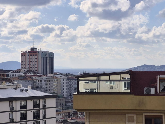 BOSTANCI KAYA SİTESİ’NDE 3+1 DENİZ VE ADALAR MANZARALI GÜVENLİKLİ OTOPARKLI METRO 100M SATILIK