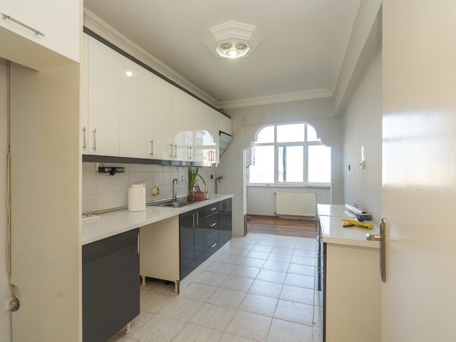 REMAX GELİŞİMDEN AK APARTMANINDA ÖNÜ AÇIK 3+1 SATILIK DAİRE