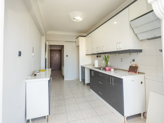 REMAX GELİŞİMDEN AK APARTMANINDA ÖNÜ AÇIK 3+1 SATILIK DAİRE