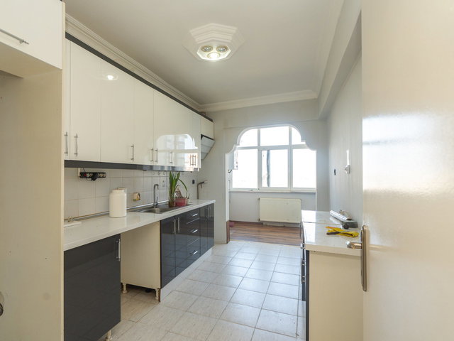 REMAX GELİŞİMDEN AK APARTMANINDA ÖNÜ AÇIK 3+1 SATILIK DAİRE