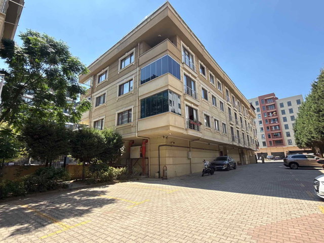 VATAN CAD. ÜZERİNDE SİTE İÇERİSİNDE SATILIK 220 M2 TERASLI DAİRE