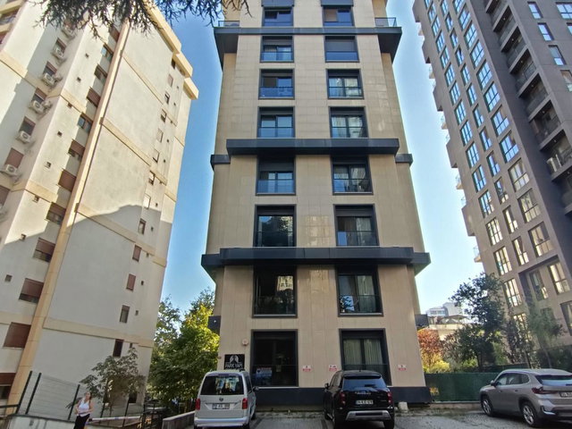 KADIKÖY GÖZTEPE’DE 2018 YAPIMI, BALKONLU 1.5+1 EŞYALI KİRALIK DAİRE