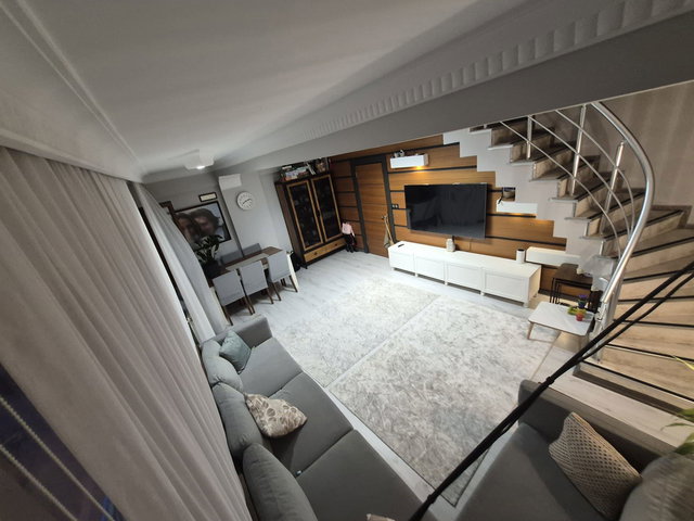 KÜÇÜKÇEKMECE YEŞİLOVA’DA FERAH 3+1 ÇATI ARASI DUBLEKS SATILIK DAİRE