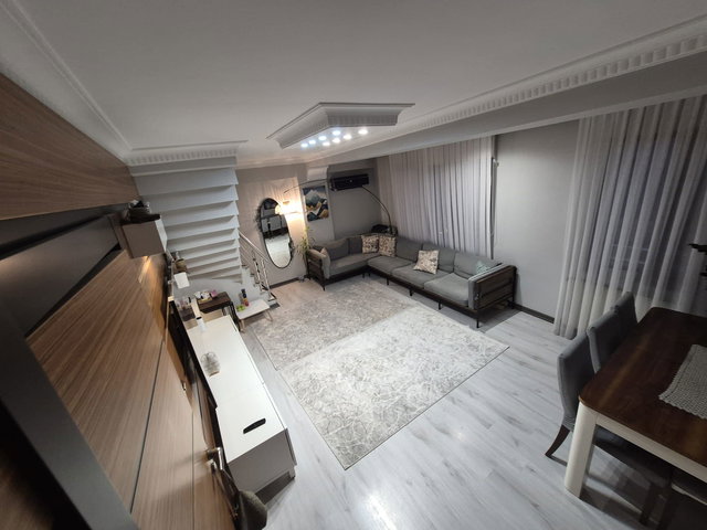 KÜÇÜKÇEKMECE YEŞİLOVA’DA FERAH 3+1 ÇATI ARASI DUBLEKS SATILIK DAİRE