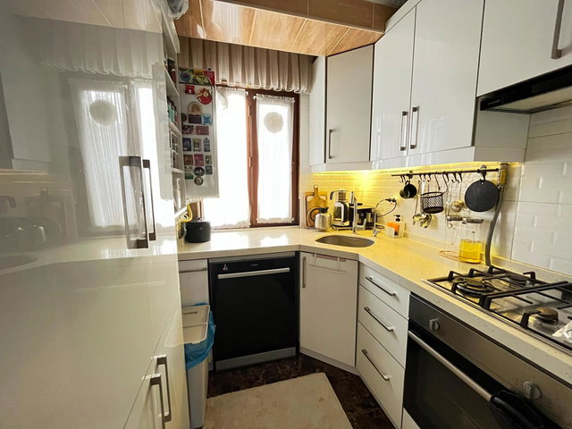 KÜÇÜKÇEKMECE YEŞİLOVA’DA FERAH 3+1 ÇATI ARASI DUBLEKS SATILIK DAİRE