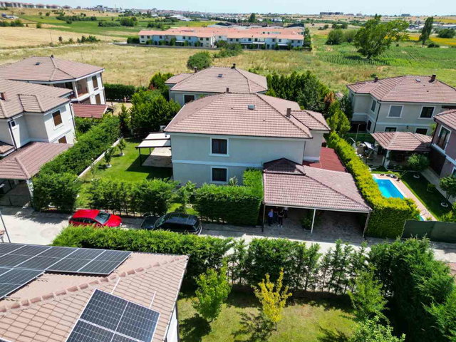 SARANTA EVLERINDE SATILIK 7+1 VILLA