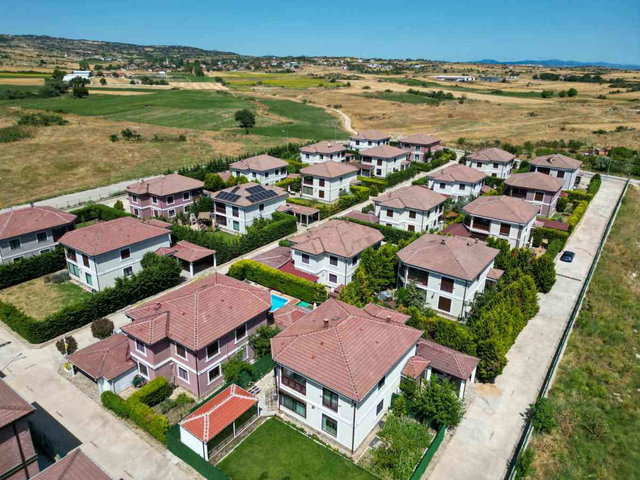 SARANTA EVLERINDE SATILIK 7+1 VILLA