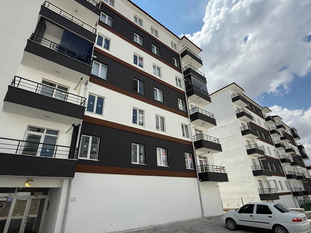 REMAX KEY'DEN SATILIK ÜNIVERSITE BÖLGESINDE 2+1 DAIRE