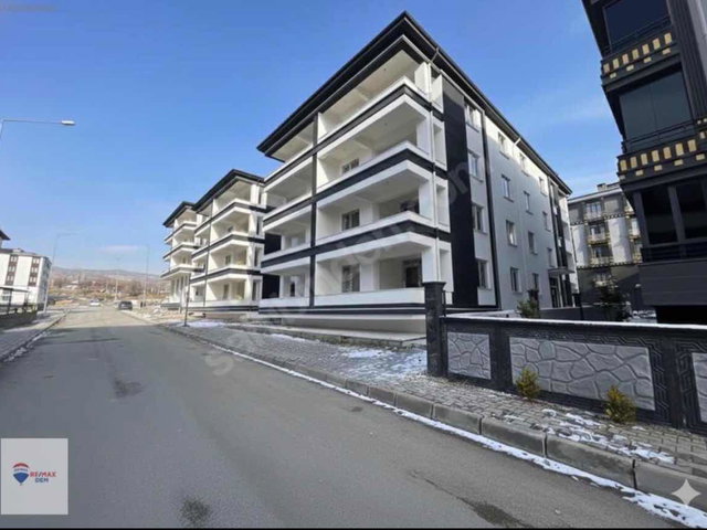 REMAX DEM'DEN YUNUS EMRE MAHALLESİNDE 2+1 SATILIK 3 ADET DAİRE