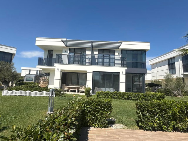GÖMEÇ YÜKSELENPARK'TA HAVUZLU, GÜVENLIKLI SITEDE SATILIK 3+1 VILLA