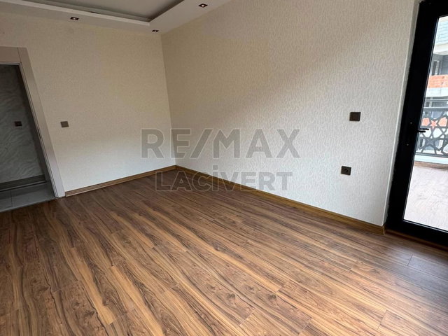 RE/MAX LACİVERT'TEN YILDIZKENT SATILIK 2+1 DAİRE