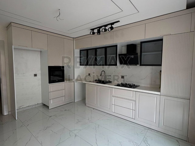 RE/MAX LACİVERT'TEN YILDIZKENT SATILIK 2+1 DAİRE