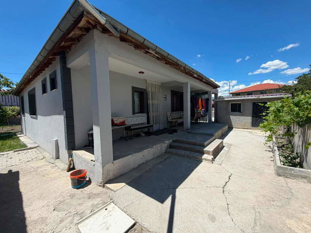 REMAX DEM'DEN AKYAZI'DA 3+1 SATILIK (571 M2) MÜSTAKİL EV