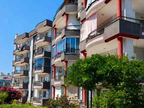 KUŞADASI EGE MAHALLESİ SİTE İÇİNDE MASRAFSIZ DAİRE