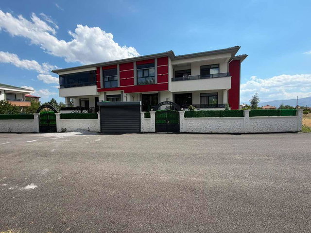 REMAX DEM'DEN MERKEZİ LOKASYONDA 6+1 SATILIK VİLLA