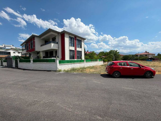 REMAX DEM'DEN MERKEZİ LOKASYONDA 6+1 SATILIK VİLLA