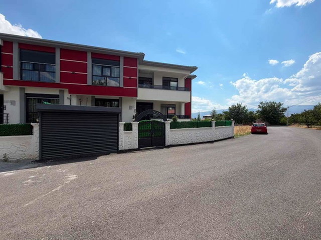 REMAX DEM'DEN MERKEZİ LOKASYONDA 6+1 SATILIK VİLLA