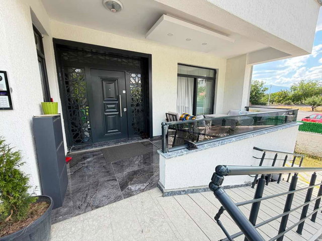REMAX DEM'DEN MERKEZİ LOKASYONDA 6+1 SATILIK VİLLA