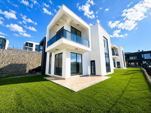BAŞISKELE DAMLAR MAHALLESI SUPARK AMAZON SITESI'NDE 5+1 VILLA