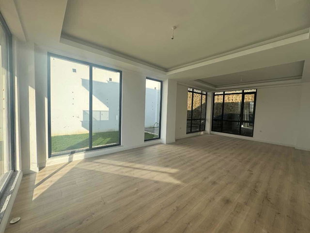 BAŞISKELE DAMLAR MAHALLESI SUPARK AMAZON SITESI'NDE 5+1 VILLA