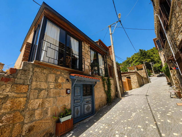 ÇANAKKALE ASSOS KAYALAR MÜSTAKİL SATILIK TAŞ EV