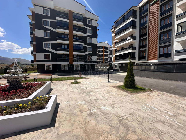 RE/MAX LACİVERT'TEN ÖZBAĞ VADİPARK'TA SATILIK 4+1 LÜKS DAİRE