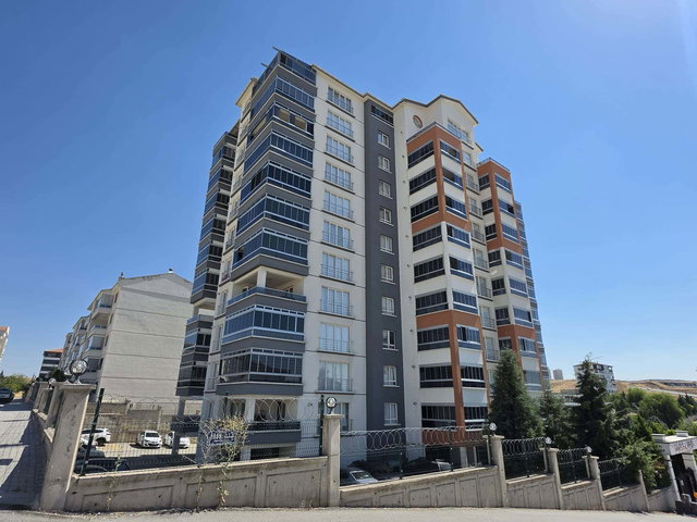ETİMESGUT AYYILDIZ MH. NEZİH SİTEDE GENİŞ BALKONLU, YAPILI 3+1 SATILIK DAİRE