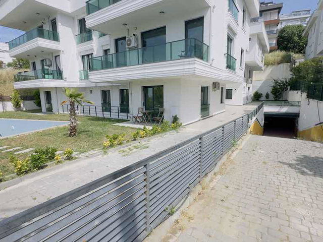 BÜYÜKÇEKMECEDE HAVUZLU BUTİK SİTEDE SATILIK 4+1 DUBLEKS