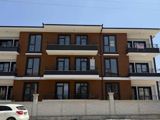 REMAX MAVİDEN ARİFİYE NEVIYE MAH.DE SATILIK 2+1 DAİRE